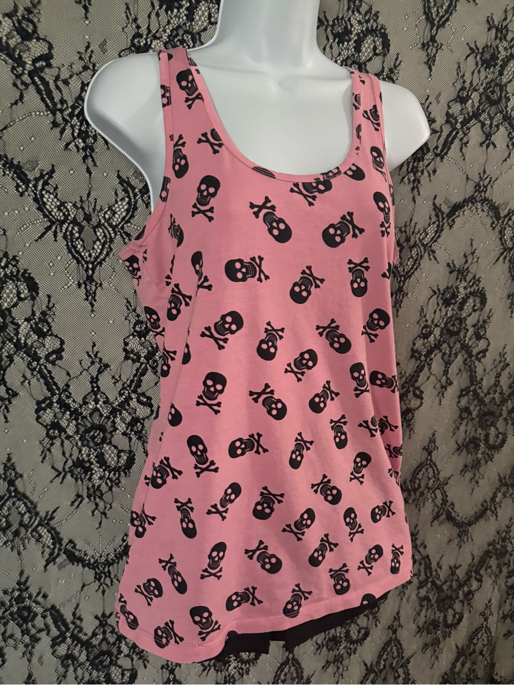 No boundaries y2k Pink tank top with black skull and crossbones print XL